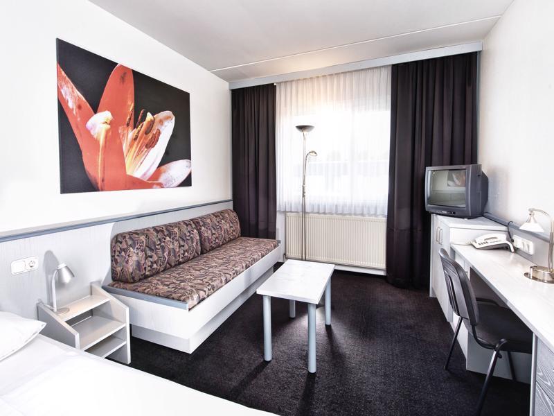 Good Morning + Bad Oldesloe Hotel Buitenkant foto