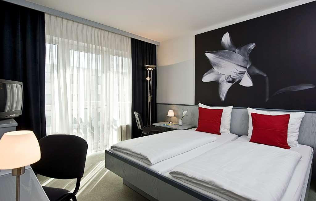 Good Morning + Bad Oldesloe Hotel Buitenkant foto