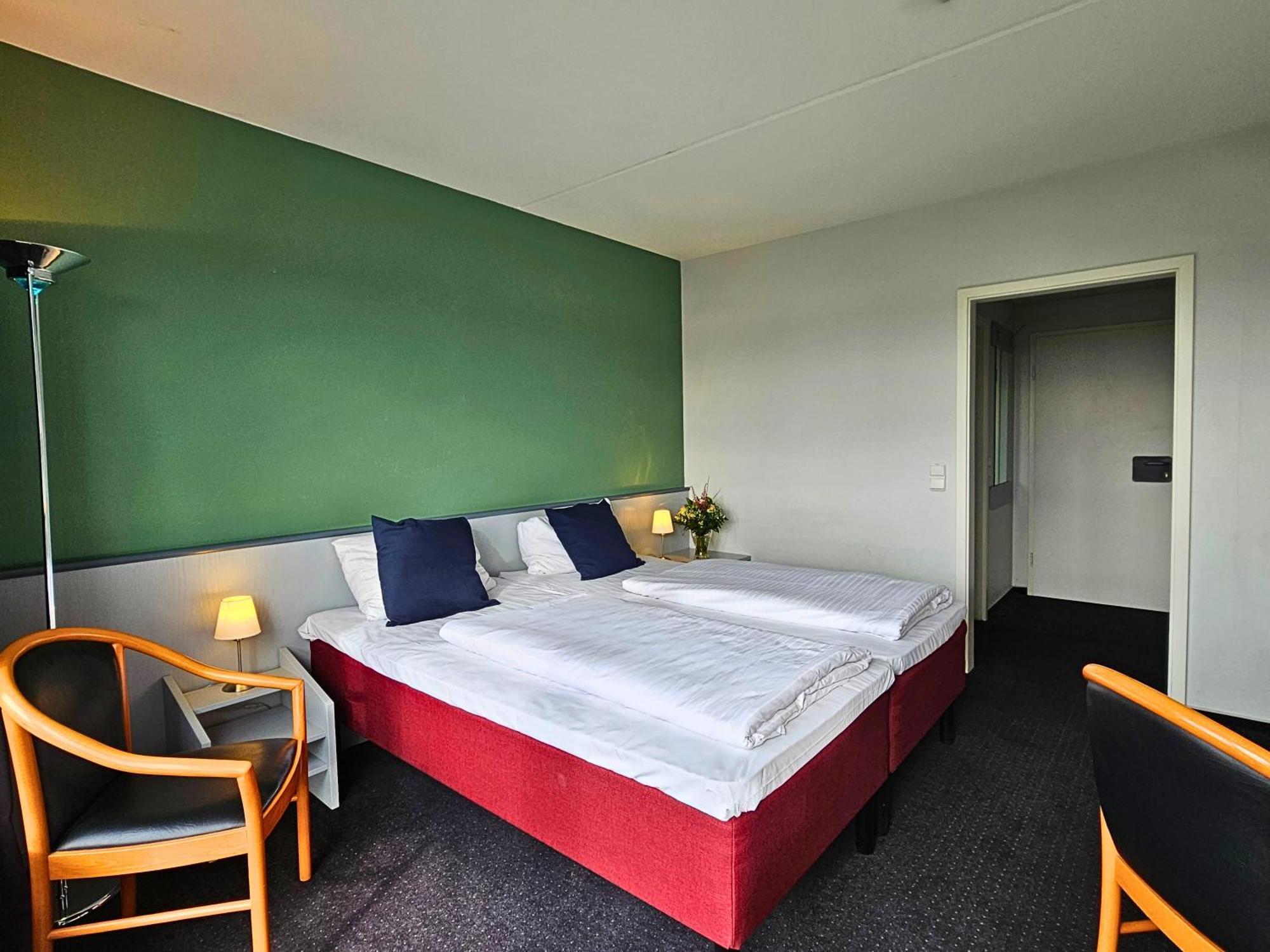 Good Morning + Bad Oldesloe Hotel Buitenkant foto
