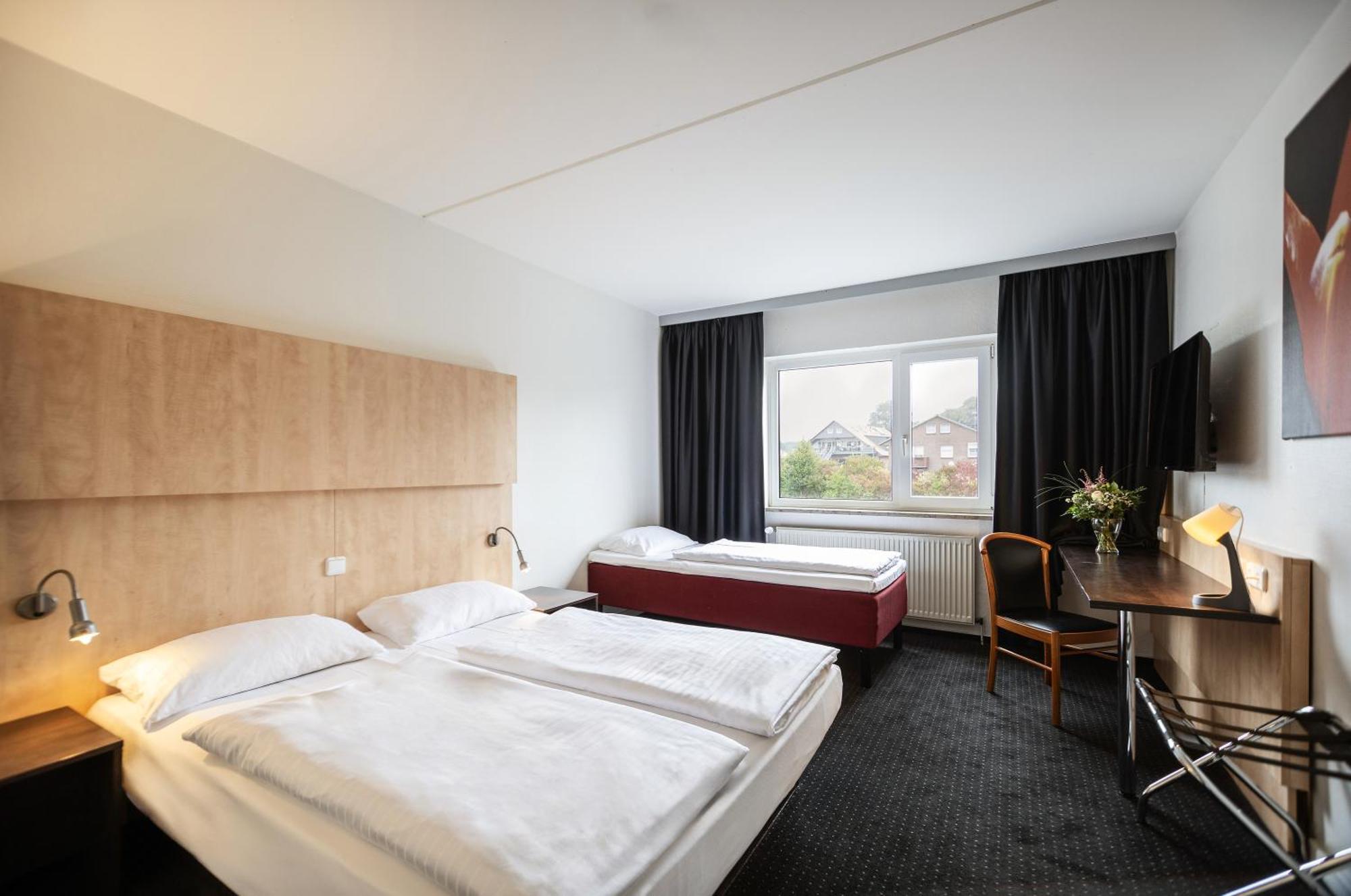 Good Morning + Bad Oldesloe Hotel Buitenkant foto