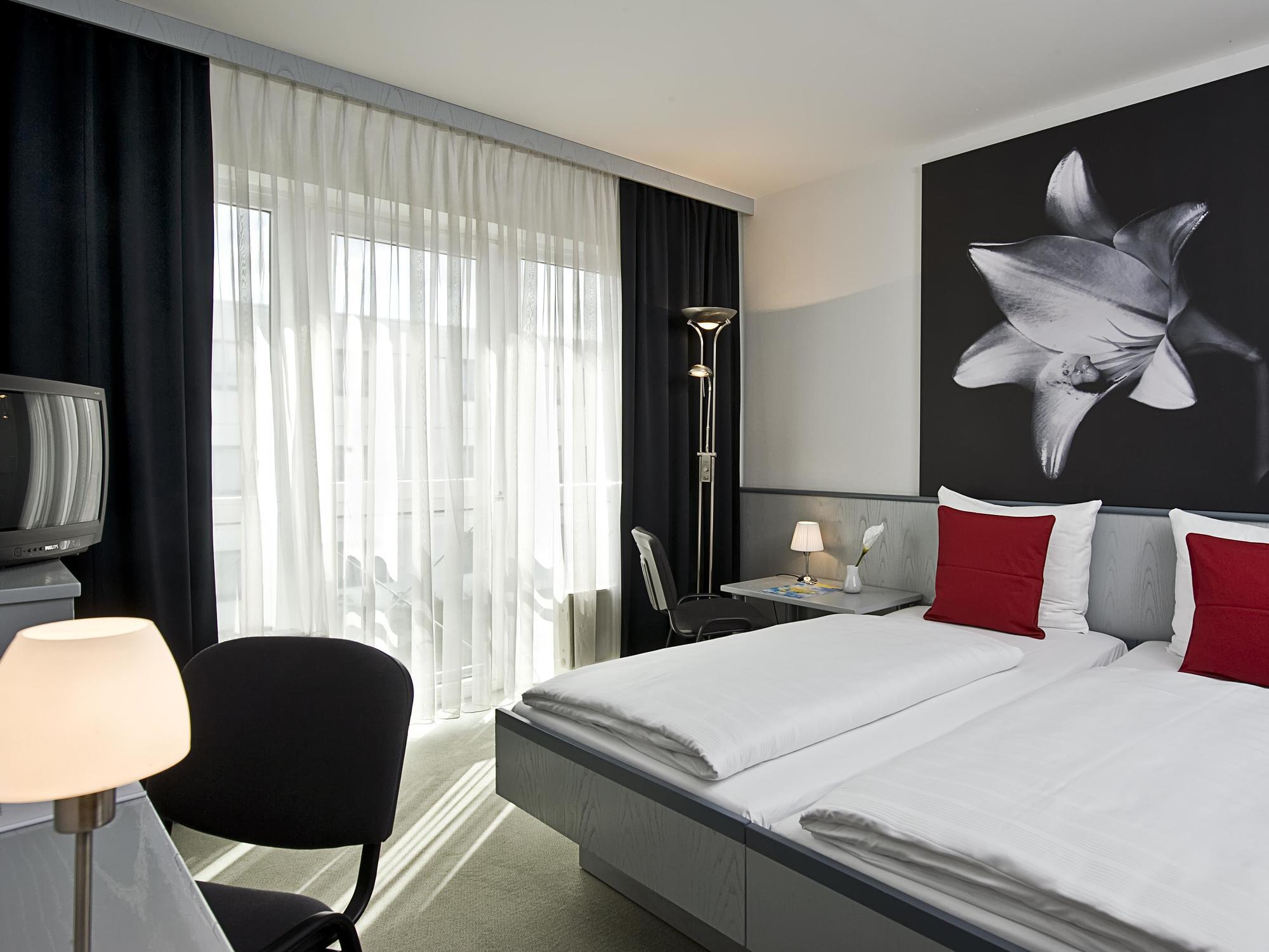 Good Morning + Bad Oldesloe Hotel Buitenkant foto